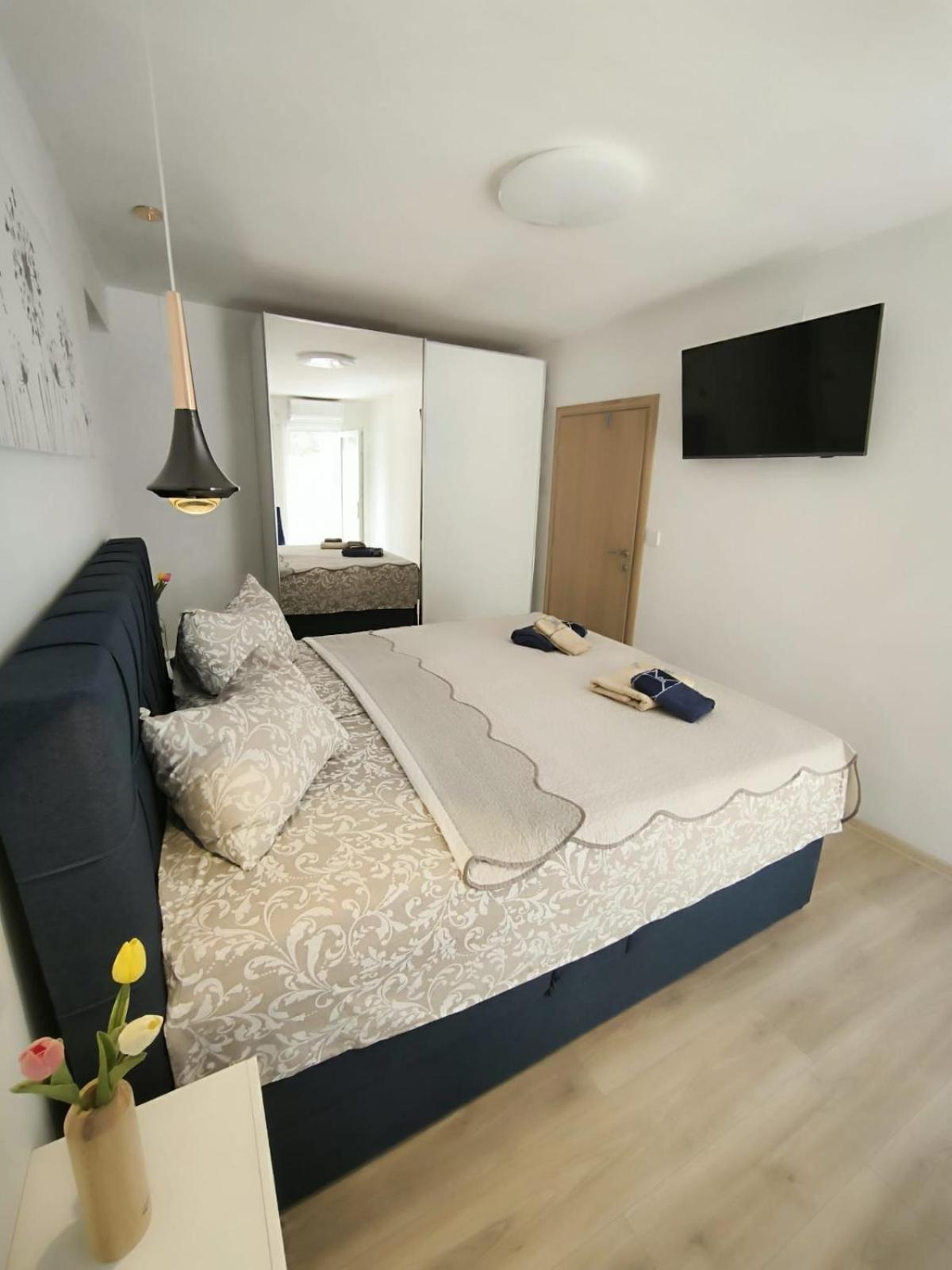 Apartment And Room Hudoletnjak Šilo Quarto foto